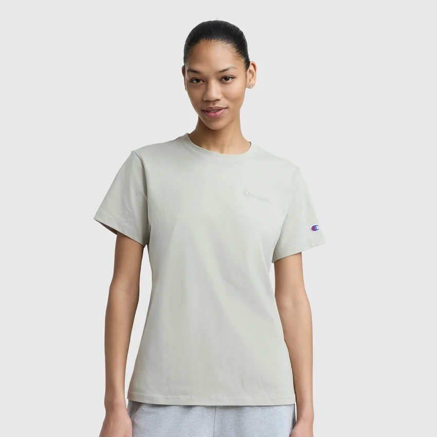 Klassisches T-Shirt, farblich abgestimmter Schriftzug auf der linken Brust