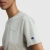 Klassisches T-Shirt, farblich abgestimmter Schriftzug auf der linken Brust