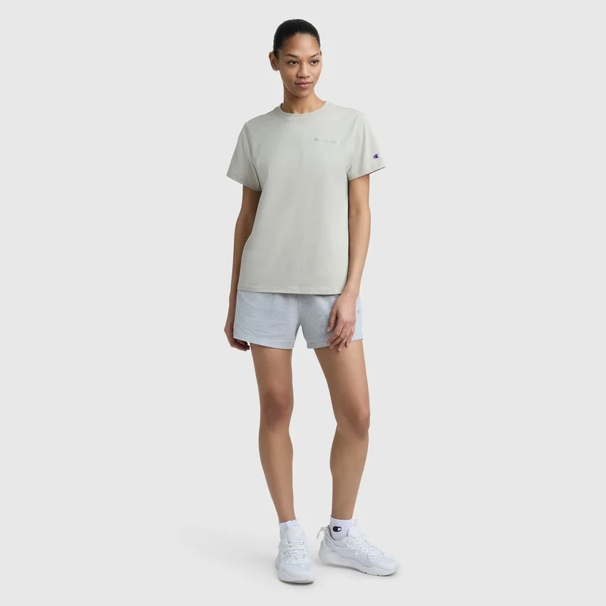 Klassisches T-Shirt, farblich abgestimmter Schriftzug auf der linken Brust